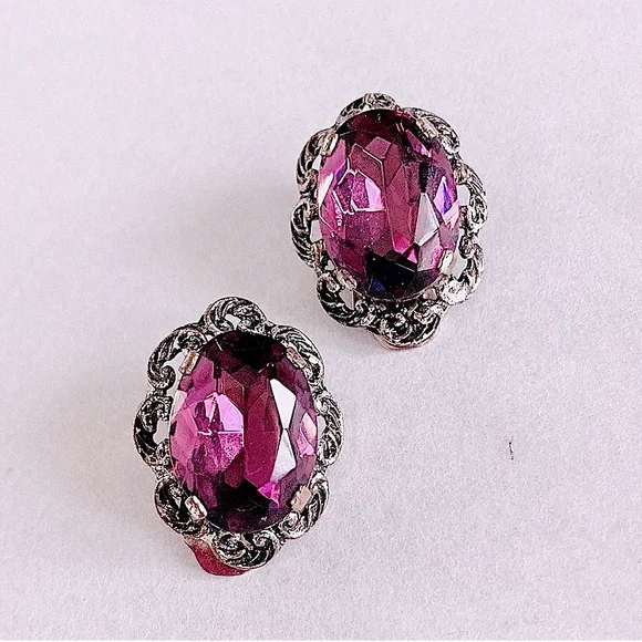 Vintage 60’s purple glass crystal clip on earrings Ornate setting - Picture 1 of 6